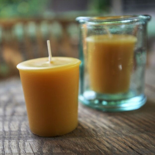 Sustainable wedding tips Beeswax candles in recycled glass holders Molly Oliver Flowers Brooklyn NYC