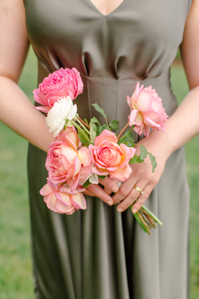 Molly Oliver Flowers Owenego Inn Branford CT Garden Roses Peach and pink small bridesmaid bouquet posy Sustainable seasonal flowers