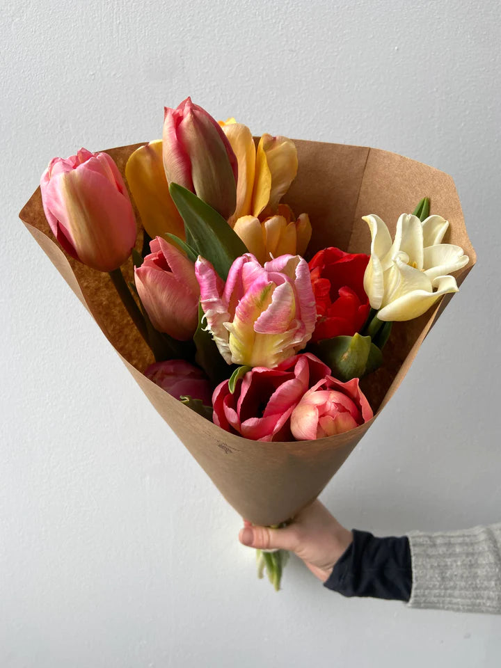 Locally Sourced Sustainable Floral Subscriptions | Molly Oliver Flowers